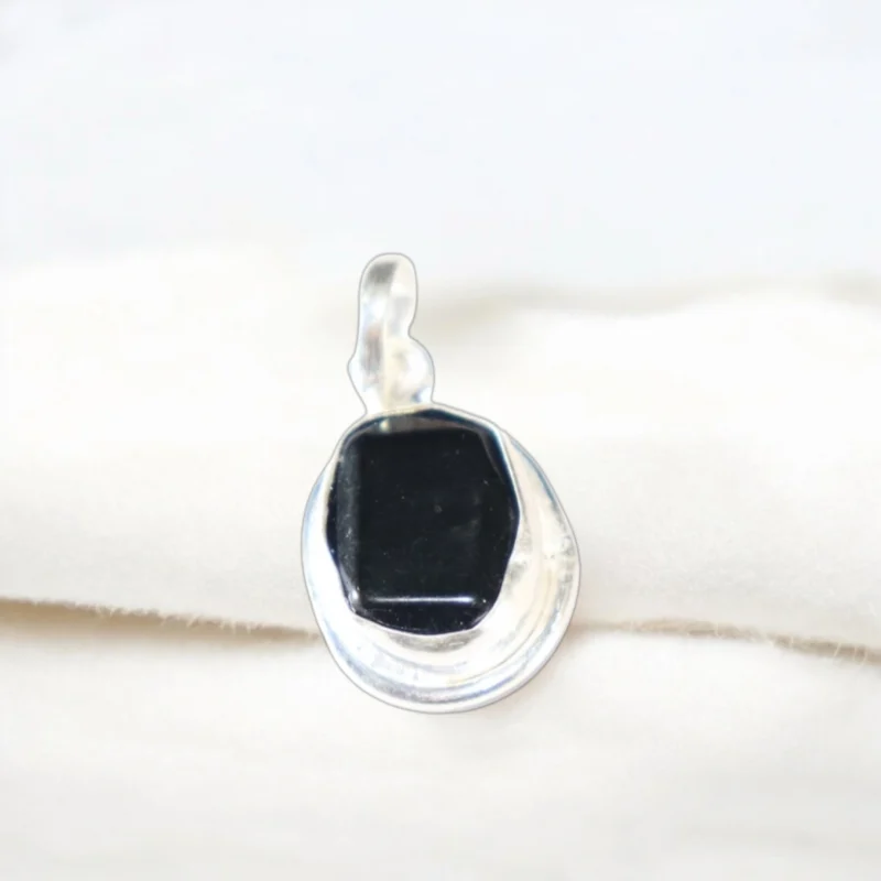 Tourmaline ( Turmali ) Pendent